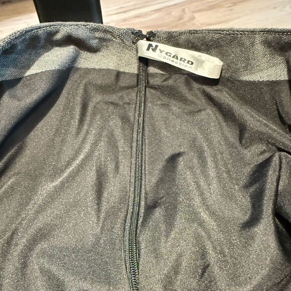 Nygard Collection Elegant Black and Gray Striped Skirt. 6P - Picture 6 of 11